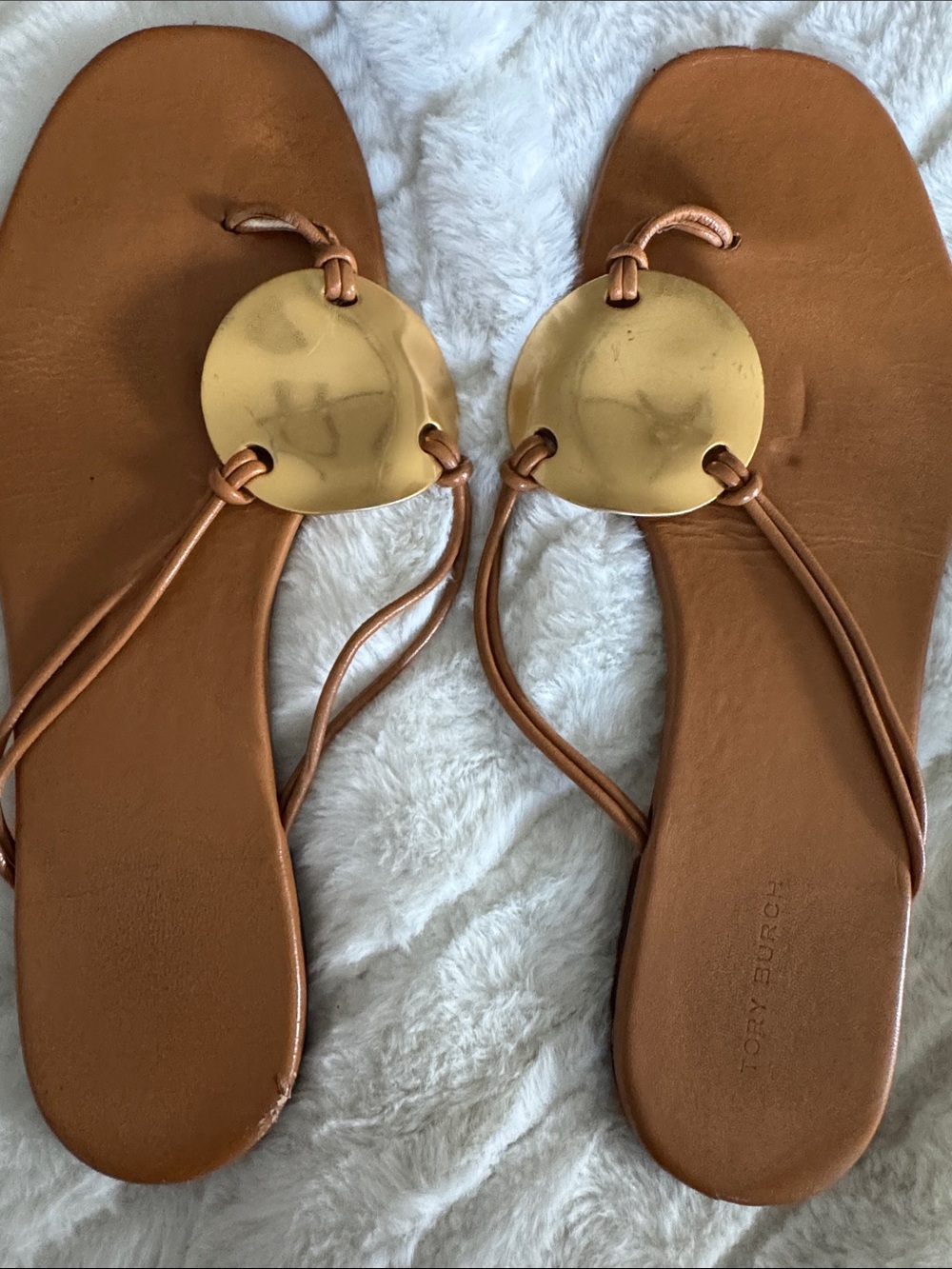 Tory Burch Brown Leather Thong Sandals with Gold Disc - Picture 8 of 12